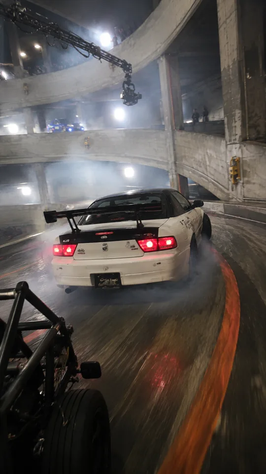 Keyframe 3: Lock-On dicht hinter dem Heck des driftenden Autos